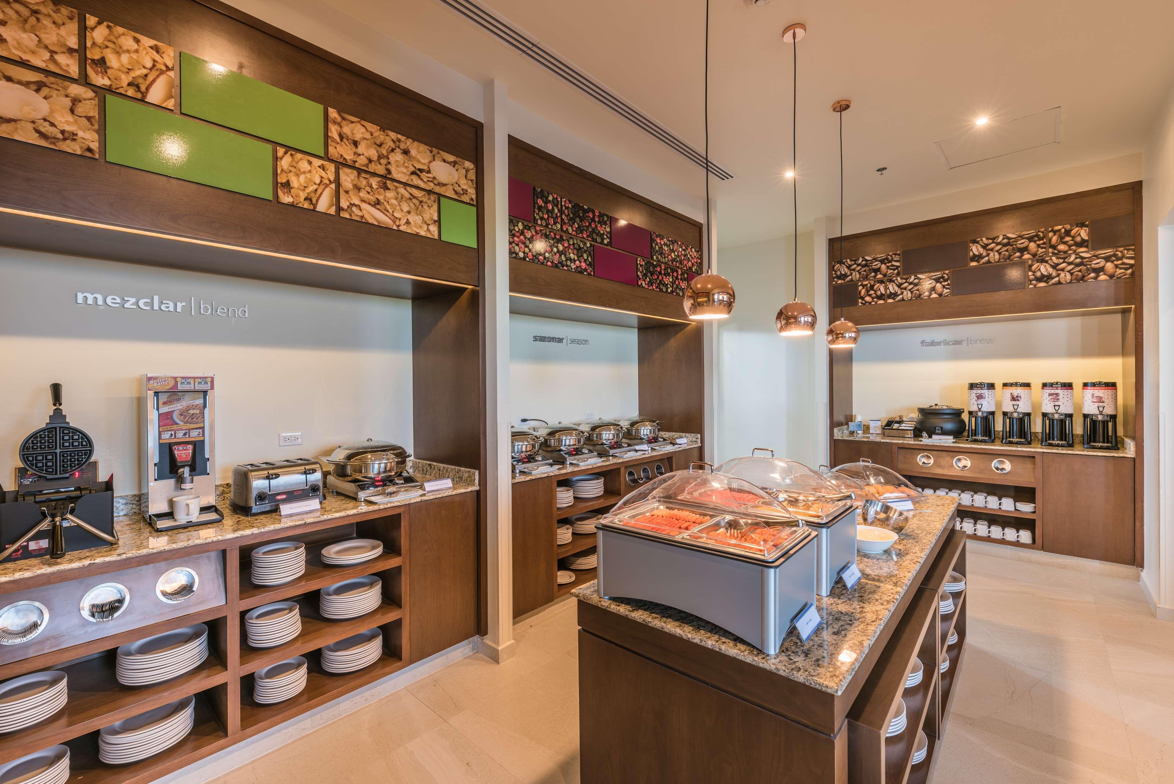 Hampton Inn & Suites By Hilton Salamanca Bajio Екстер'єр фото