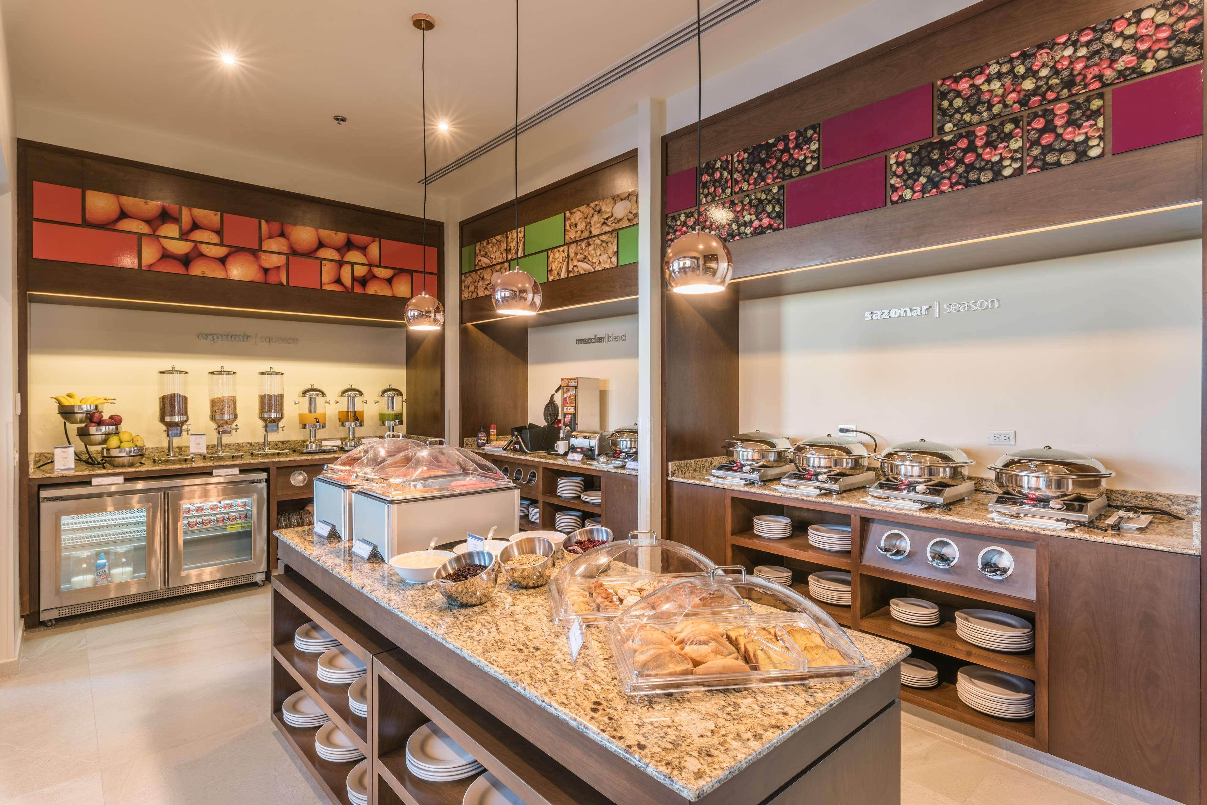 Hampton Inn & Suites By Hilton Salamanca Bajio Екстер'єр фото