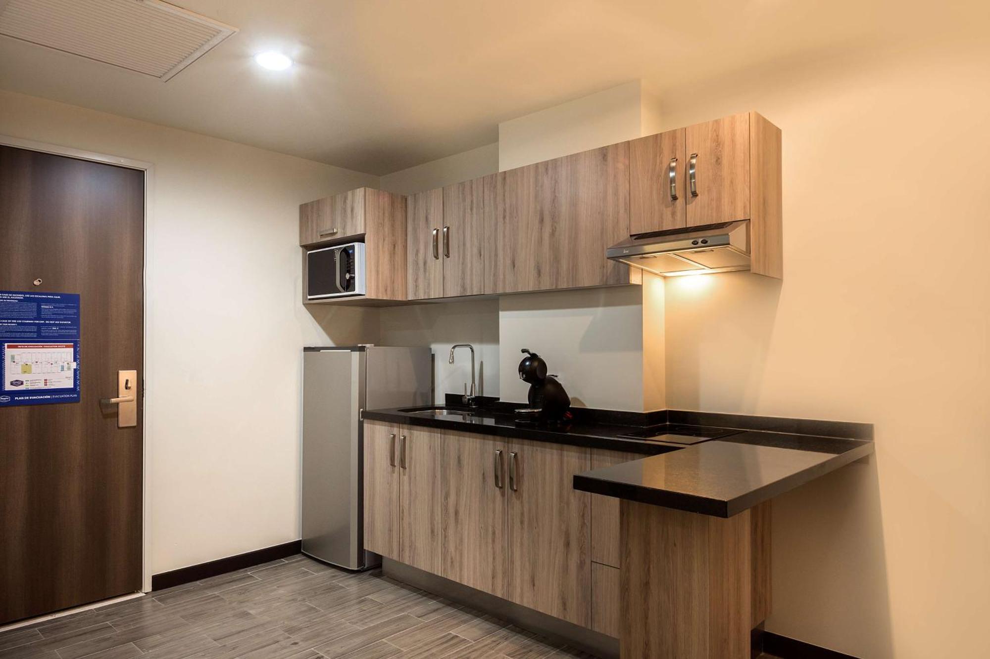 Hampton Inn & Suites By Hilton Salamanca Bajio Екстер'єр фото