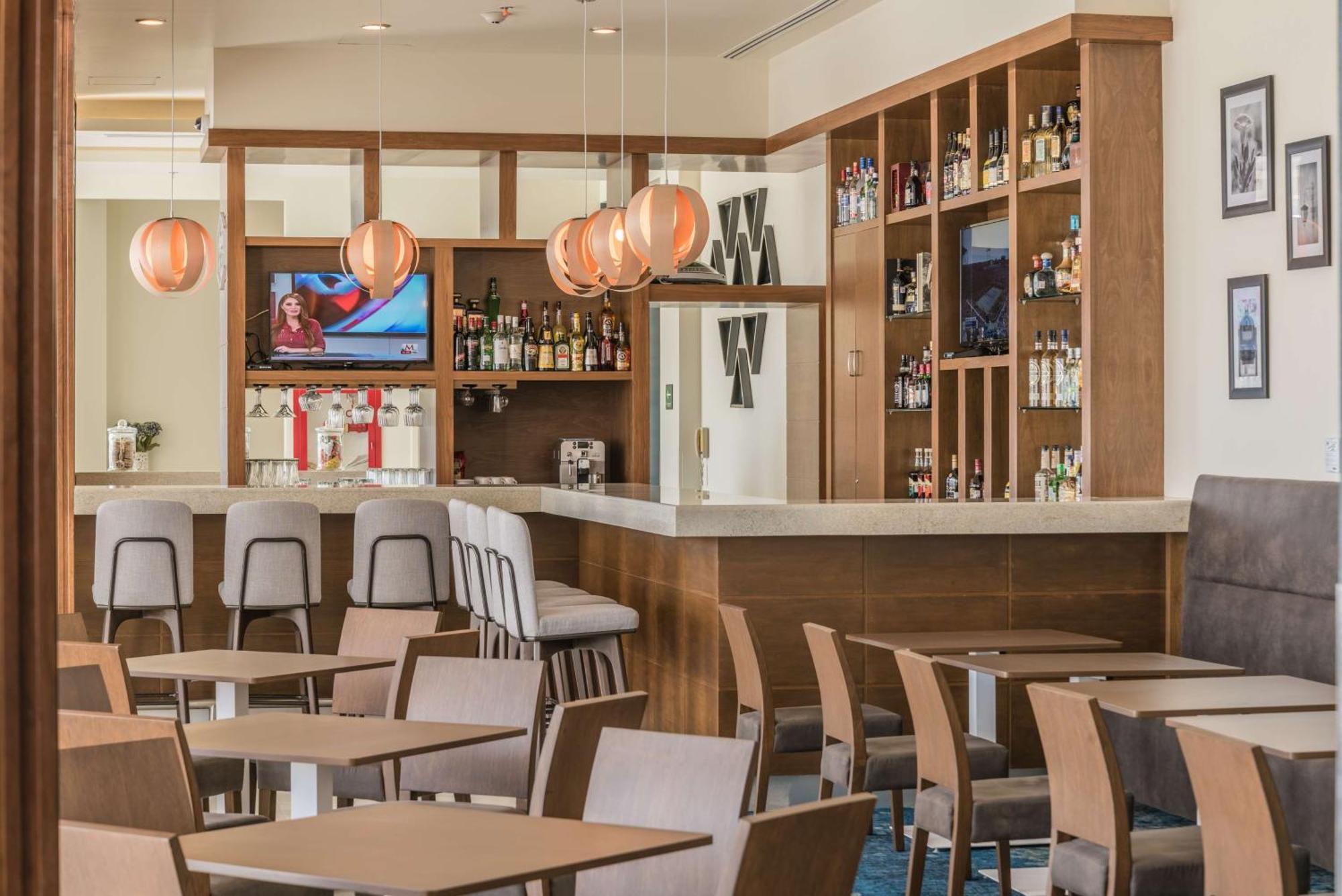 Hampton Inn & Suites By Hilton Salamanca Bajio Екстер'єр фото
